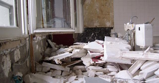 Демонтаж хрущевки в Коврове - удаление старых полов и стен по выгодной цене от 1793 рублей.